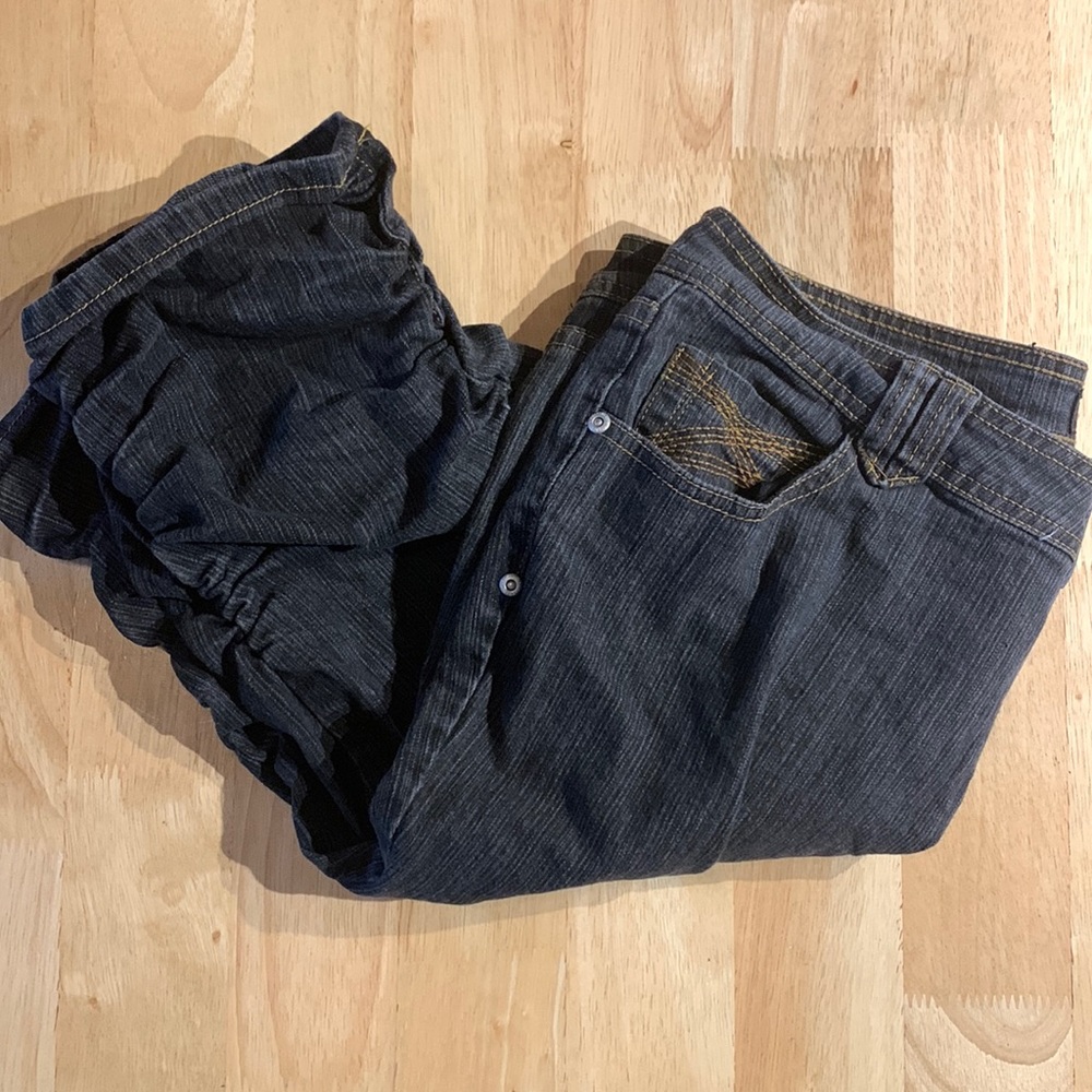 What’s Hot ruched leg stretch dark wash denim cotton spandex capris, Size 13